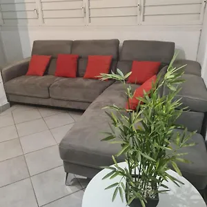  Apartment Greg House